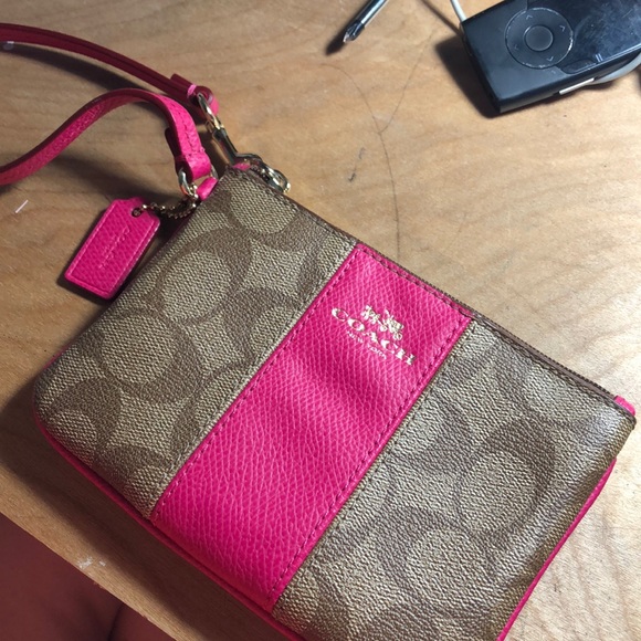 Coach Handbags - Coach wristlet